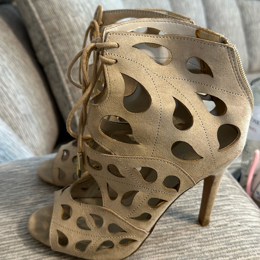 Aldo heels beige super cute. Used but in good condition
